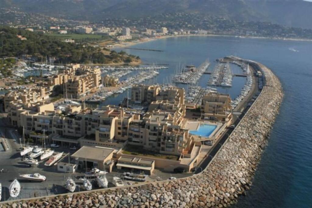 Face Mer Entre Plage Et Marina Bormes-les-Mimosas Extérieur photo